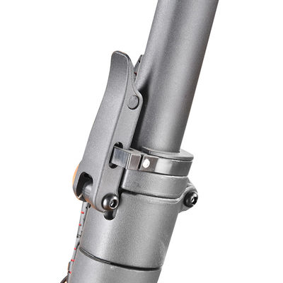 แบตเตอรี่ลิเธียมอลูมิเนียมสกู๊ตเตอร์ไฟฟ้า 30 กม. / ชม. สกู๊ตเตอร์ไฟฟ้าสำหรับผู้ใหญ่