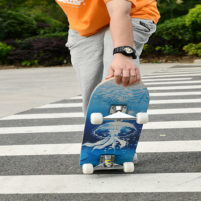 ที่กำหนดเองอลูมิเนียมอัลลอยด์สีวงเล็บดาดฟ้าสเก็ตบอร์ดไม้เมเปิล Skateboard